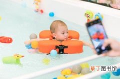 婴儿游泳多久一次合适，带婴儿去游泳馆游泳风靡一时