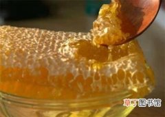 吃蜂巢蜜的作用与功效，蜂巢蜜和普通蜂蜜的区别