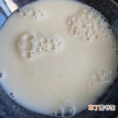 牛奶煮鸡蛋的正确方法，0难度的#蛋趣体验#牛奶蒸蛋