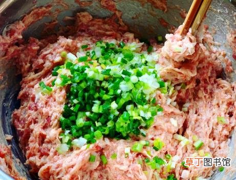 猪肉萝卜馅饺子如何调制才能达到最好吃的程度！