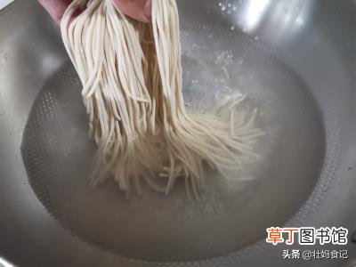 荞麦粉的功效与作用，用荞麦粉做一碗劲道爽滑的凉拌面