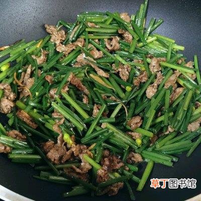 牛肉韭菜能一起吃吗，怎能少的了韭菜苔香炒牛肉