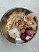 海底椰和什么煲汤好，海底椰炖莲藕排骨汤