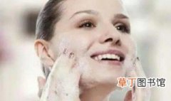 盐水洗脸可以收缩毛孔吗，用盐水洗脸可以收缩毛孔粗大吗