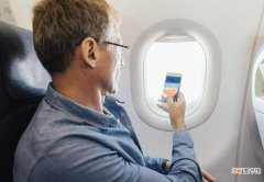 坐飞机可以玩手机吗