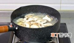 蘑菇烧汤怎样才不发黑 蘑菇烧汤不发黑的做法