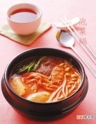 大家都爱吃的暖呼呼韩式泡菜火锅