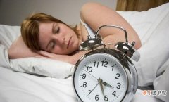 女性睡觉燥热出虚汗的原因 晚上睡觉出汗多是怎么回事