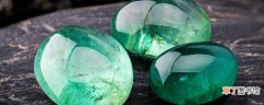 玻璃种翡翠跟水晶有什么区别 如何区别玻璃种翡翠跟水晶