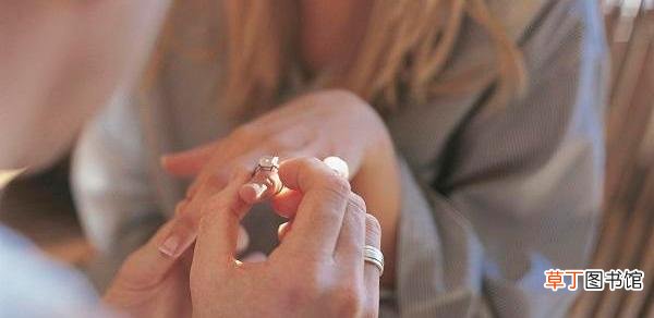 求婚戒指和结婚戒指能一样吗 求婚戒指和结婚戒指有什么区别