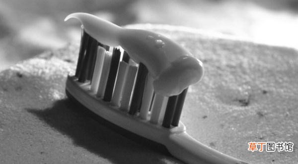 揭秘美白牙膏的副作用 美白牙膏对牙齿有害吗
