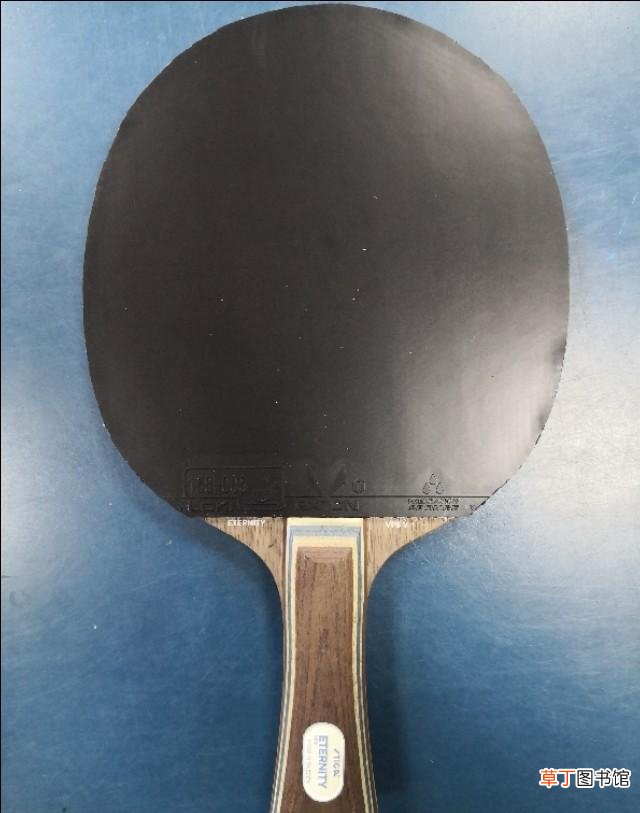 无机胶水粘贴乒乓球拍过程 乒乓球无机胶水的正确粘法