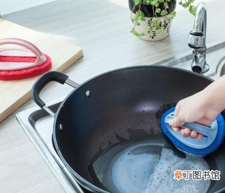 正确开锅的方法图解 新生铁锅开锅的最佳方法是什么