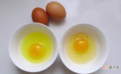鸡蛋蛋清呈绿色原因及建议 鸡蛋液发绿怎么回事呀