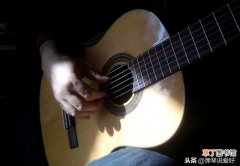 分享初学吉他打节奏技巧 吉他扫弦手指的正确位置是怎样的