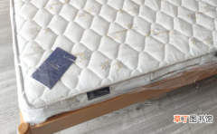床垫上面的塑料膜什么时候撕掉_新床垫塑料膜撕掉后可以马上睡