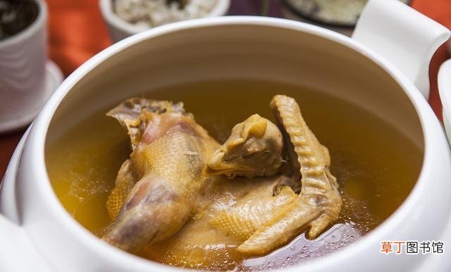 分享鲜美营养鸡汤做法 炖鸡汤要焯水吗