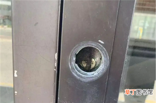 门反锁了怎么开锁要简单一点的方法是什么