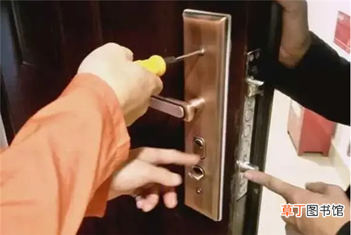 门反锁了怎么开锁要简单一点的方法是什么