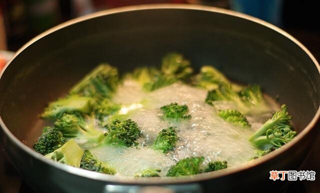 关于各类食物焯水 焯豆角应该冷水下锅还是开水