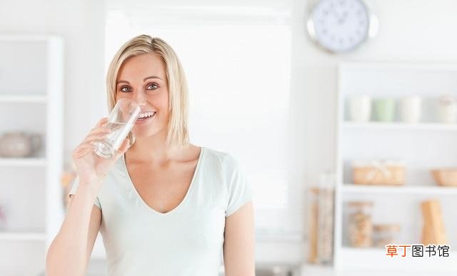 喝很多水感觉口干的原因 越喝水喉咙越干什么原因
