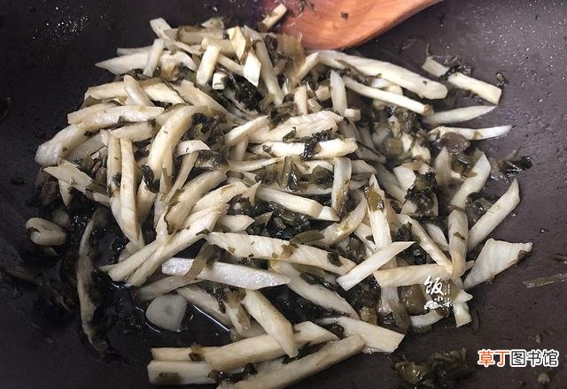 雪菜炒茭白的烹饪方法 茭白是什么季节的蔬菜