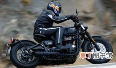 精英律师摩托车型号 靳东的摩托车是什么牌子的？