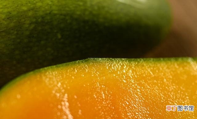 判断青芒可以吃了的方法 青芒果硬的能直接吃吗