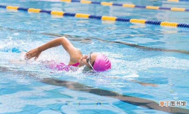 女人能坚持长期游泳的6个益处 女人长期游泳的好处有哪些