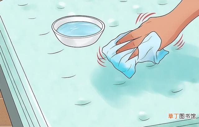 清理床垫上的尿渍方法 床垫上的尿渍怎么去除