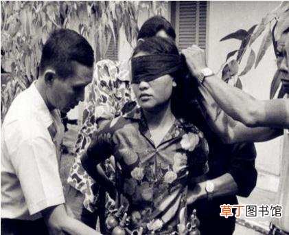 直击越战期间的越南女兵：图五身上绑满炸弹，图七被美国大兵扛走