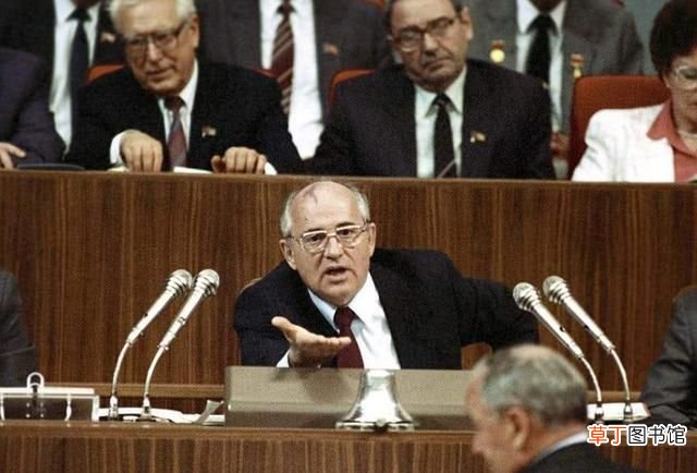 1991年苏联为何主动解体？这4点原因很关键，其中一个和中国有关