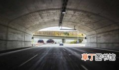 高速隧道右侧可以跑小车吗 隧道右侧容易堵车吗