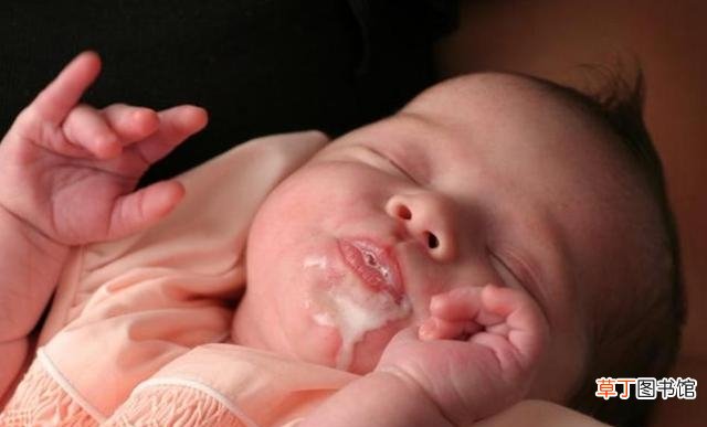教你正确应对和预防 新生婴儿吐奶怎么解决