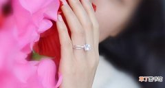 戴在其它手指有什么含义 结婚戒指的戴法是什么呢