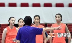 中国女排有几任教练 现任教练是谁