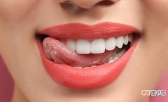 舌苔厚口臭的食疗方法 舌头白苔厚口臭是什么原因