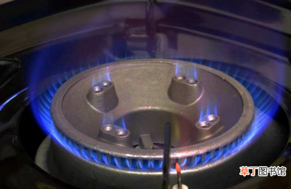 煤气灶的火发红是为什么