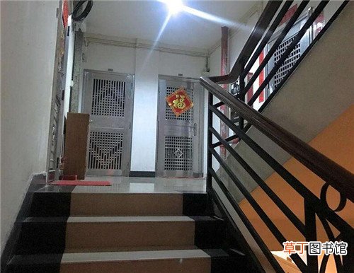二楼消防逃生楼梯标准是什么