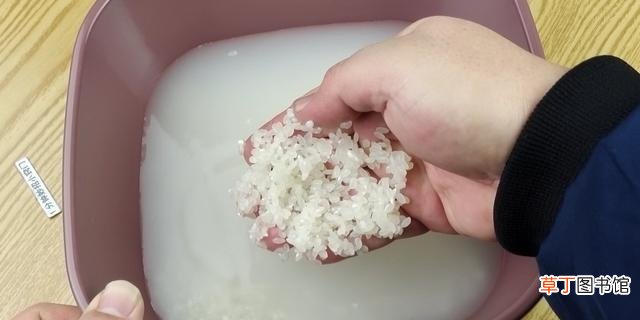 蒸米饭的常用秘方 米饭水怎么用手指量米饭的水