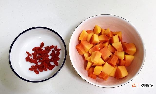 木瓜银耳羹烹饪食谱 木瓜炖银耳的功效与作用是什么