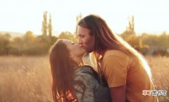 接吻更的10个小技巧 怎样接吻才有感觉呢