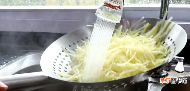 炒土豆丝的正确做法教程 土豆丝炒多久能熟