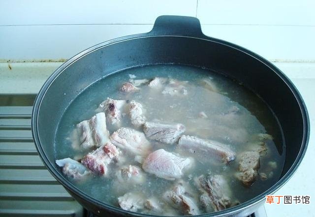 炖排骨汤家常做法 炖排骨汤用冷水还是热水下锅