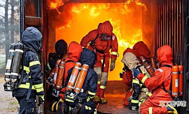 当消防员必须具备的条件 男生当消防员需要什么条件