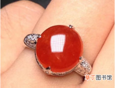 红翡翠戒指应该如何佩戴呢