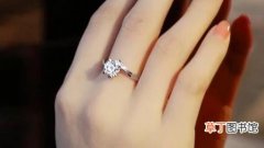 女人结婚戒指戴哪只手 不同手指戒指含义