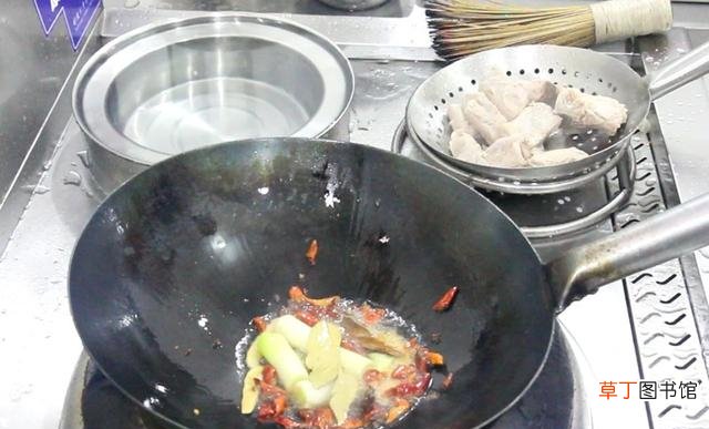 红烧排骨家常烹饪食谱 红烧排骨怎样做才能好吃又简单