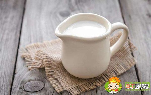 牛奶晚上什么时候喝最好，晚上喝纯牛奶会胖吗
