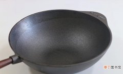 铸铁锅的正确开锅步骤教程 铸铁锅怎么开锅不生锈不粘锅